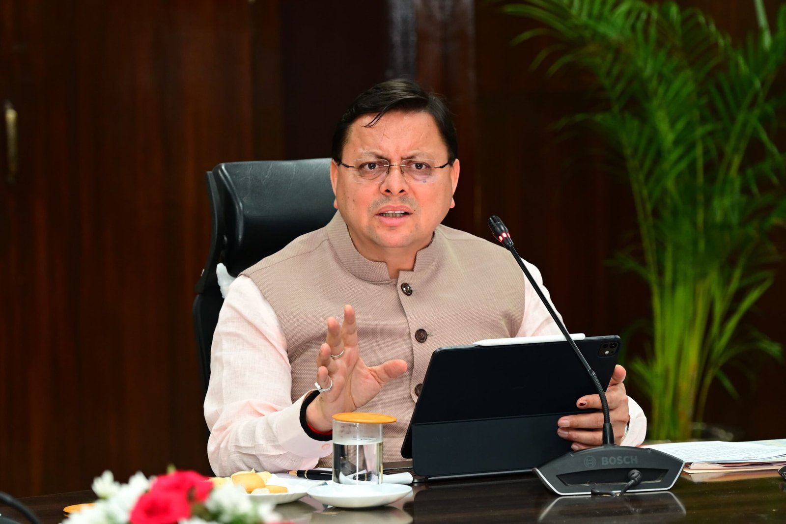 विधानसभा क्षेत्रों की विभिन्न जन समस्याओं के समाधान के लिए अधिकारी विधायकगणों से निरंतर संवाद करें