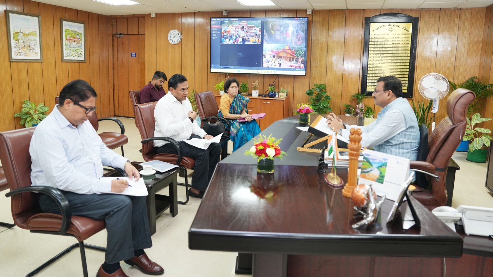 मुख्य सचिव ने प्रदेश के अस्पतालों के सुदृढ़ीकरण के सम्बन्ध में स्वास्थ्य विभाग के अधिकारियों के साथ बैठक ली