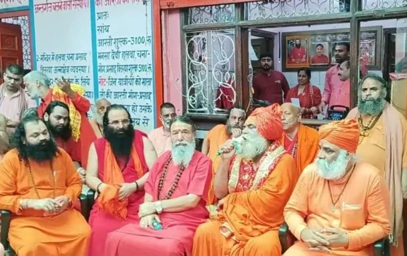 मनसा देवी मंदिर में हुए हादसे में मारे गए श्रद्धालुओं को श्रद्धांजलि दी