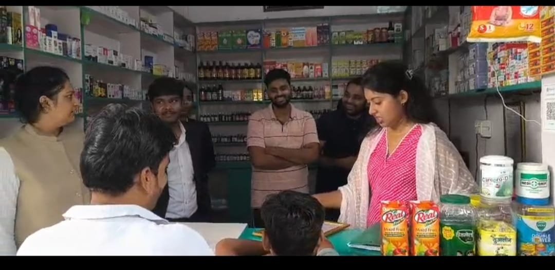 उपर आयुक्त के निर्देशानुसार औषधि नियंत्रण विभाग एवं जिला विधिक सेवा प्राधिकरण की संयुक्त टीम द्वारा लक्सर एवं सुल्तानपुर क्षेत्र में औचक निरीक्षण छापेमारी की गई