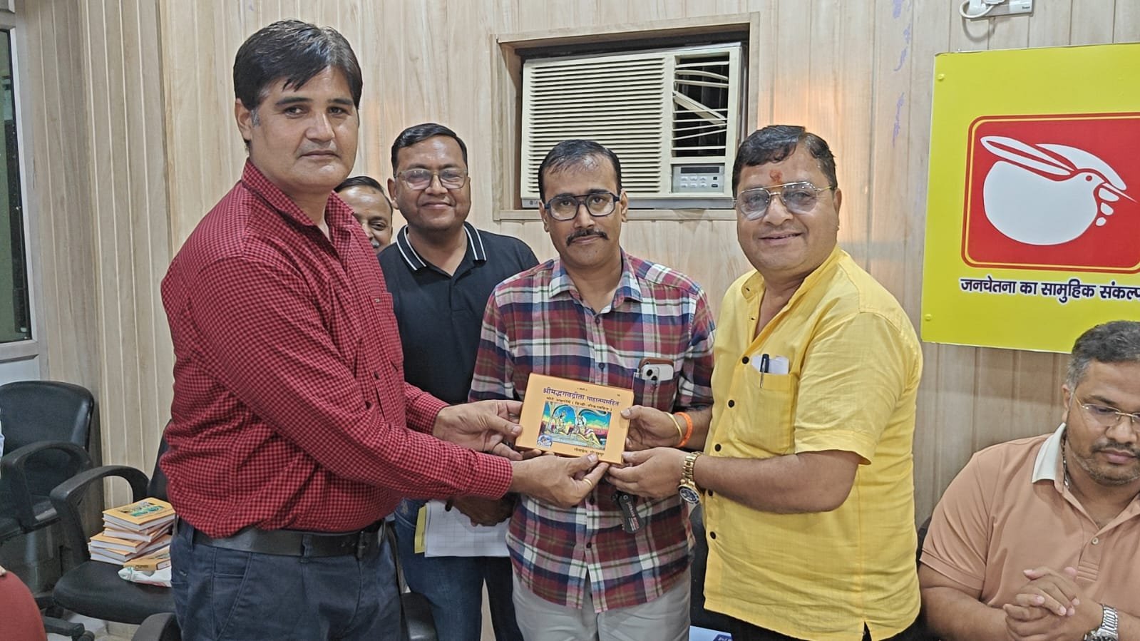 निशुल्क स्वास्थ्य शिविर का उद्घाटन प्रेस क्लब सभाकर में किया