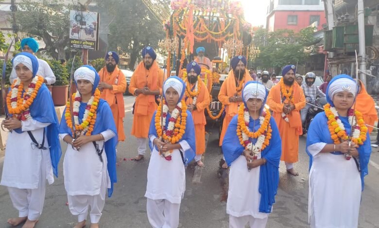 श्री गुरु नानक देव जी के 556 वें प्रकाश पर्व के अवसर पर नगर कीर्तन निकाला गया