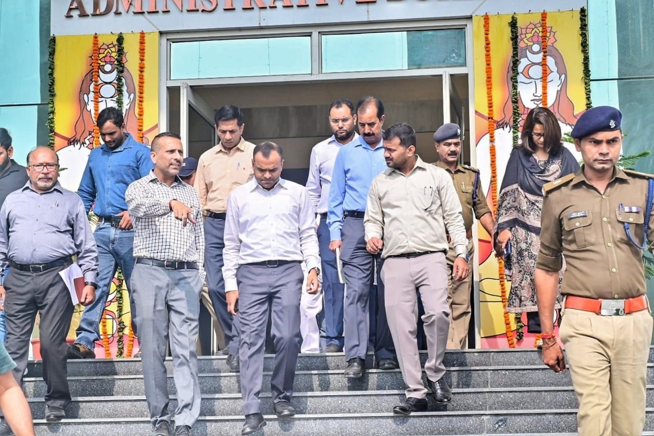 राष्ट्रपति के दौरे को लेकर जिला अधिकारी एवं एसएसपी ने तैयारीओ का निरीक्षण किया