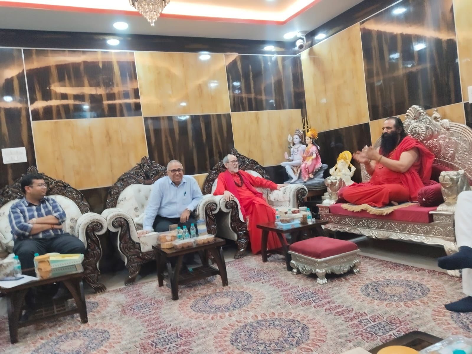 पहाड मैदान विवाद पर मां मनसा देवी मंदिर ट्रस्ट के अध्यक्ष श्रीमहंत रविंद्र पुरी महाराज ने गहरी चिंता व्यक्त की