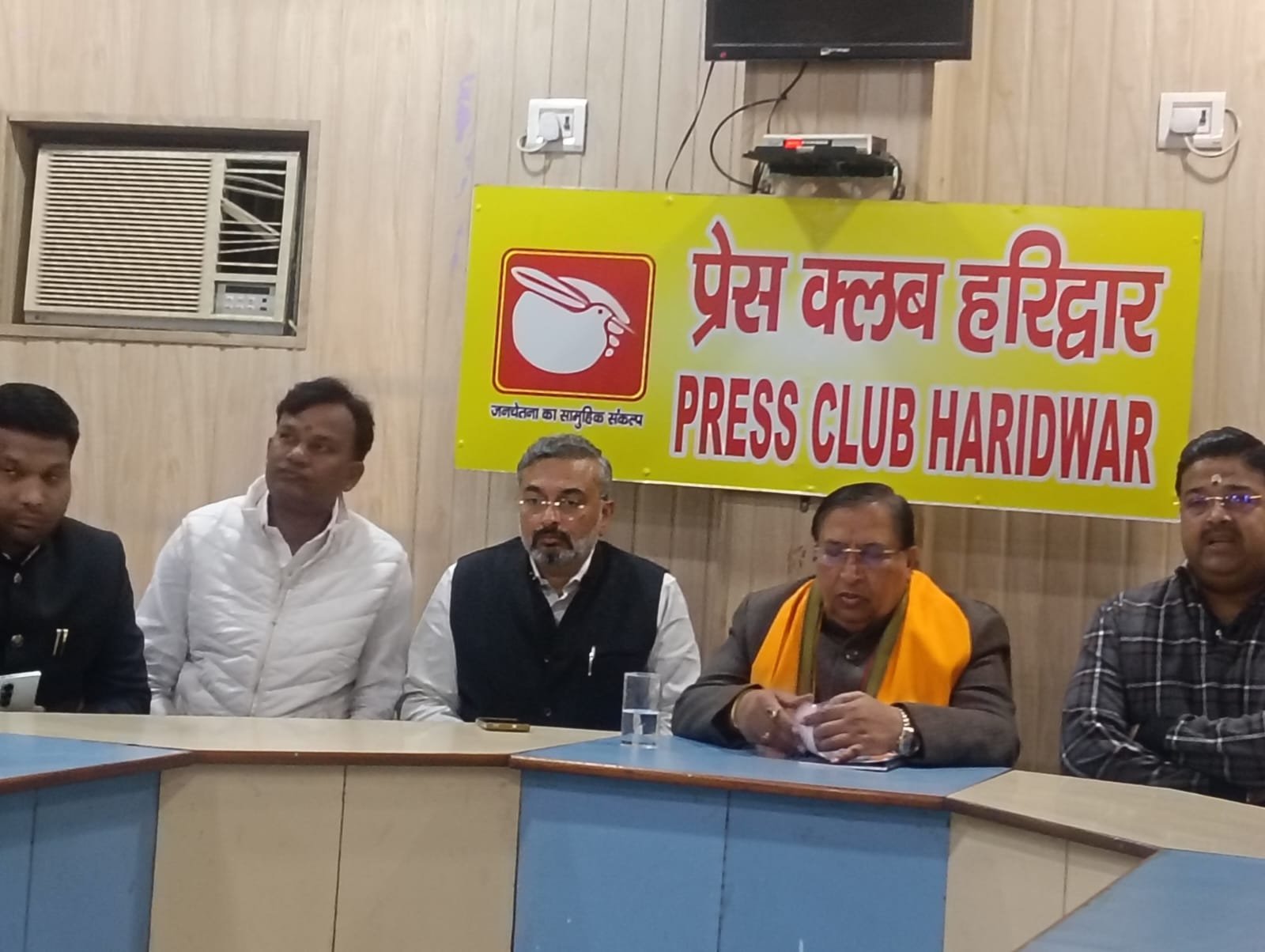 नरेश बंसल ने प्रेस क्लब सभागार में प्रेस प्रतिनिधियों से वार्ता की