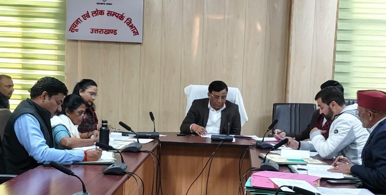 पत्रकार कल्याण कोष से पन्द्रह दिवंगत पत्रकारों के आश्रितों के साथ ही गंभीर बीमारी से ग्रस्त दो पत्रकारों को रू. 05-05 लाख की सहायता स्वीकृत करने की संस्तुति