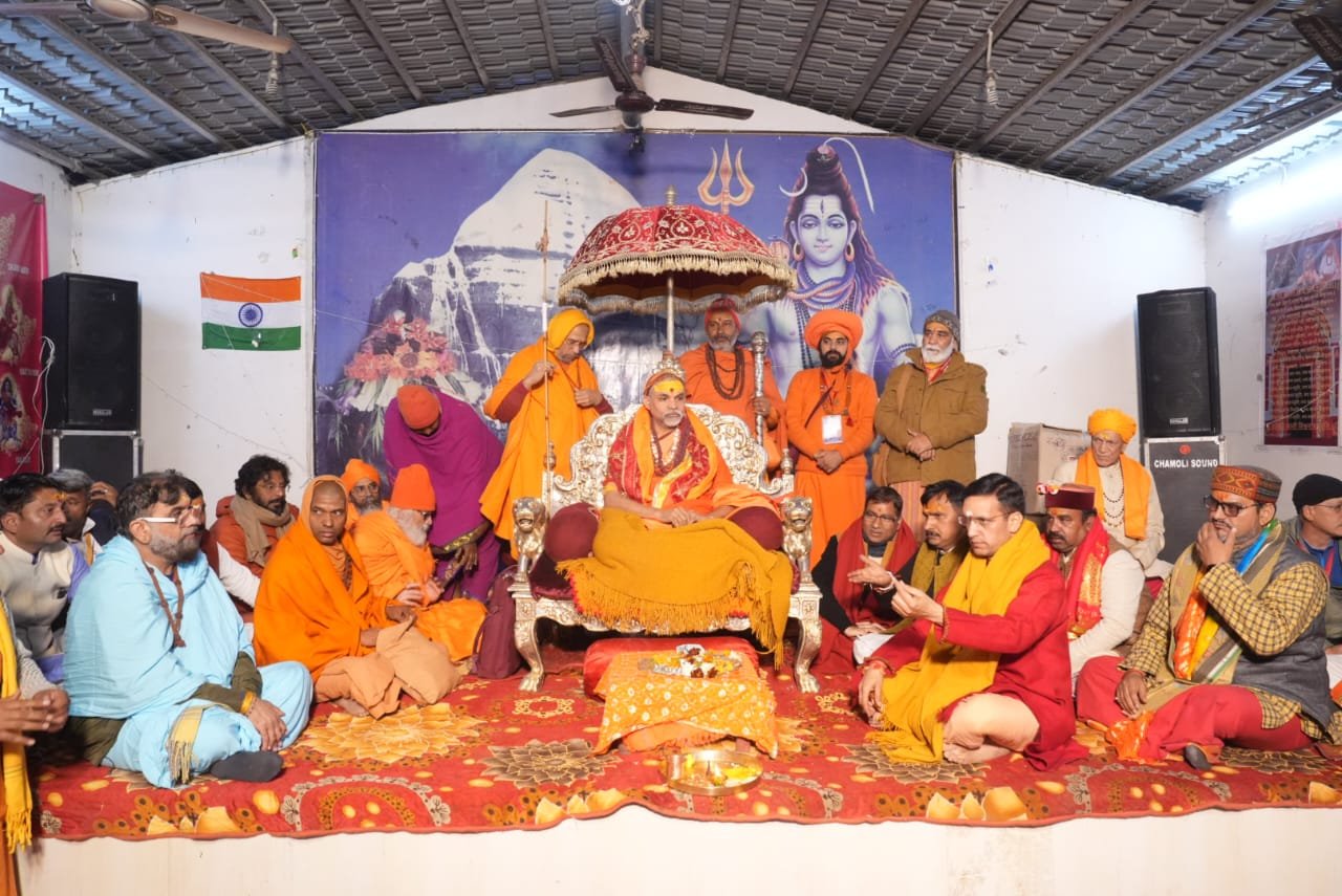 पंजाब सिन्ध क्षेत्र घाट पर आयोजित गंगा आरती में सम्मिलित हुए शंकराचार्य जी महाराज