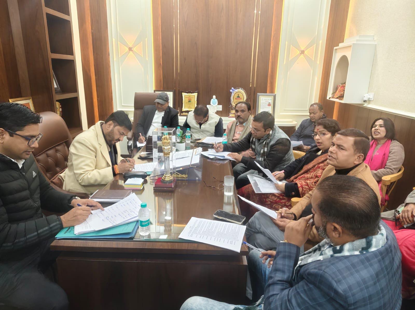 नगर पालिका परिषद की महत्वपूर्ण बोर्ड बैठक नगर पालिका अध्यक्ष राजीव शर्मा की अध्यक्षता में सफलतापूर्वक संपन्न हुई