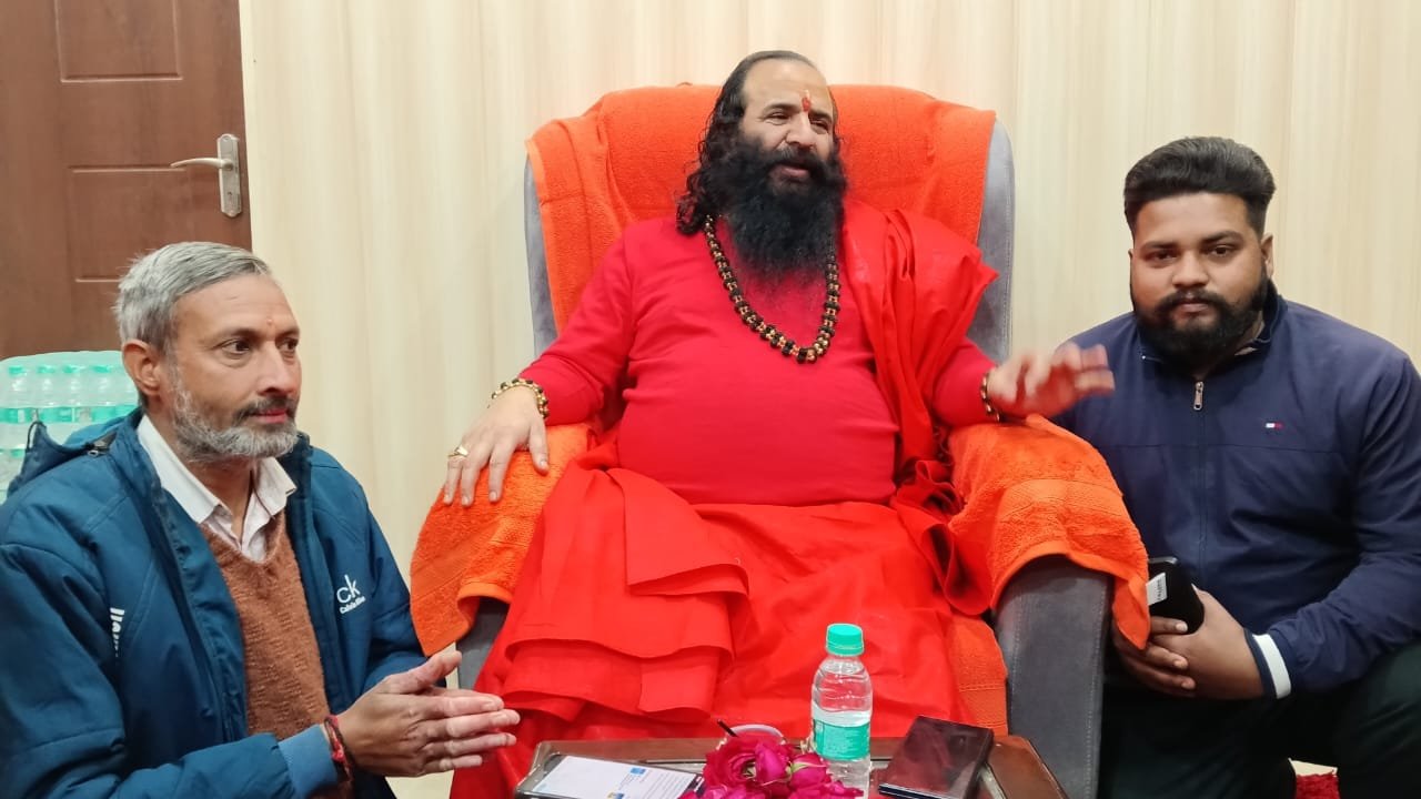 सिटी प्रेस क्लब के अध्यक्ष ठाकुर मनोज मनोजानंद ने पूरी टीम के साथ लिया श्री महंत रवींद्र पुरी महाराज से आशीर्वाद