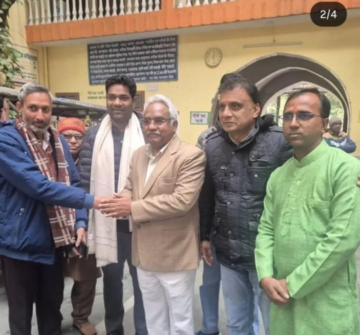 पूर्व कैबिनेट मंत्री हरिद्वार के लोकप्रिय विधायक माननीय मदन कौशिक जी ने एक कार्यक्रम के दौरान नवगठित सिटी प्रेस क्लब के नवनियुक्त अध्यक्ष वरिष्ठ पत्रकार ठाकुर मनोज मनोजानंद को अध्यक्ष चुने जाने पर अपनी हार्दिक शुभकामनाएं दी