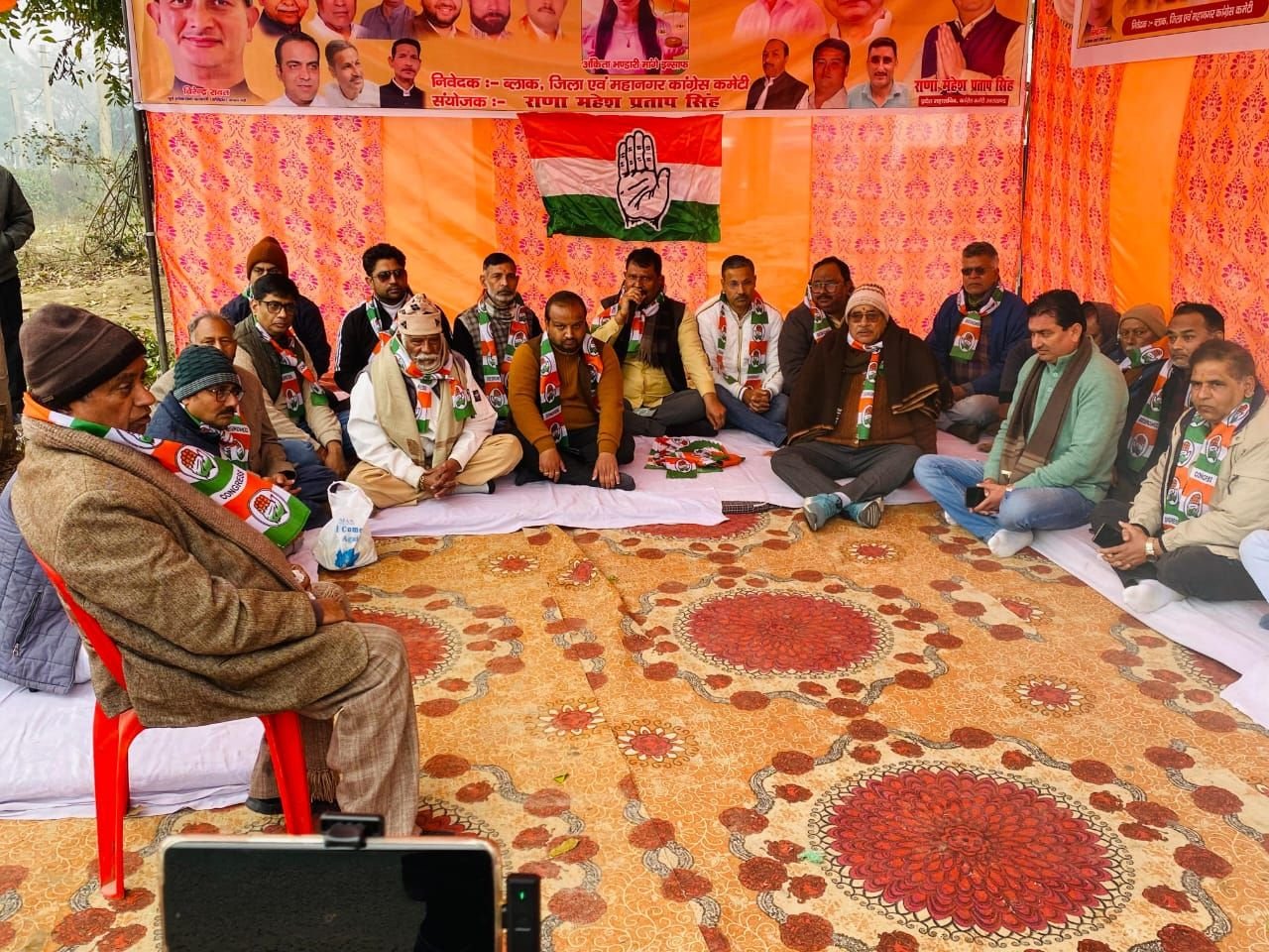 जिला महानगर कांग्रेस कमेटी द्वारा शिवालिक नगर चौक पर अखिल भारतीय राष्ट्रीय कांग्रेस के 141 वें स्थापना दिवस के अवसर पर अंकिता भण्डारी को न्याय दिलाने की मांग को लेकर एक दिवसीय धरना प्रदर्शन