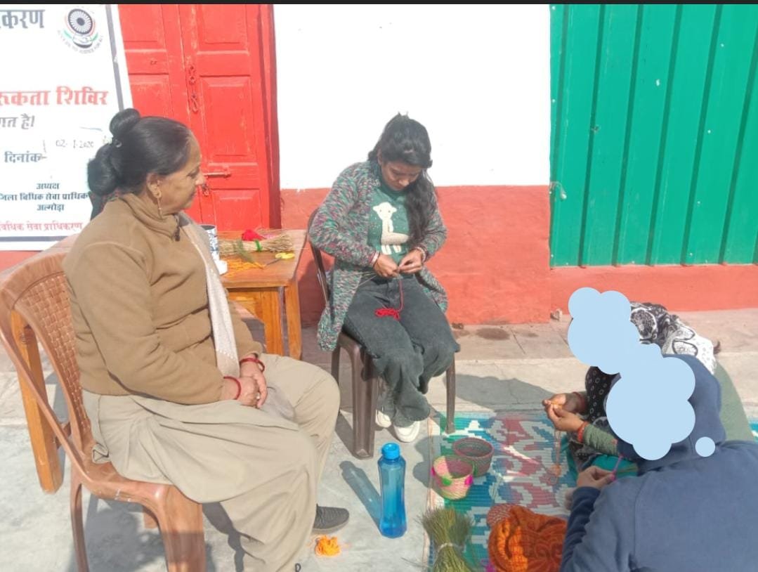 जिला कारागार, अल्मोड़ा में निरुद्ध बंदियों को दिया जा रहा है व्यावसायिक प्रशिक्षण