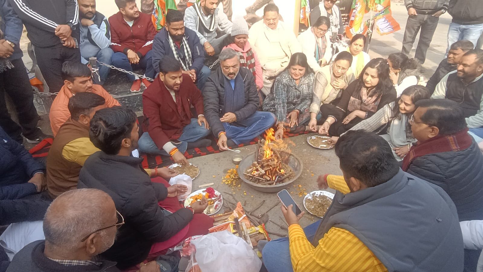 जिला हरिद्वार भाजपा द्वारा कांग्रेस पार्टी की बुद्धि-शुद्धि हेतु किया गया हवन