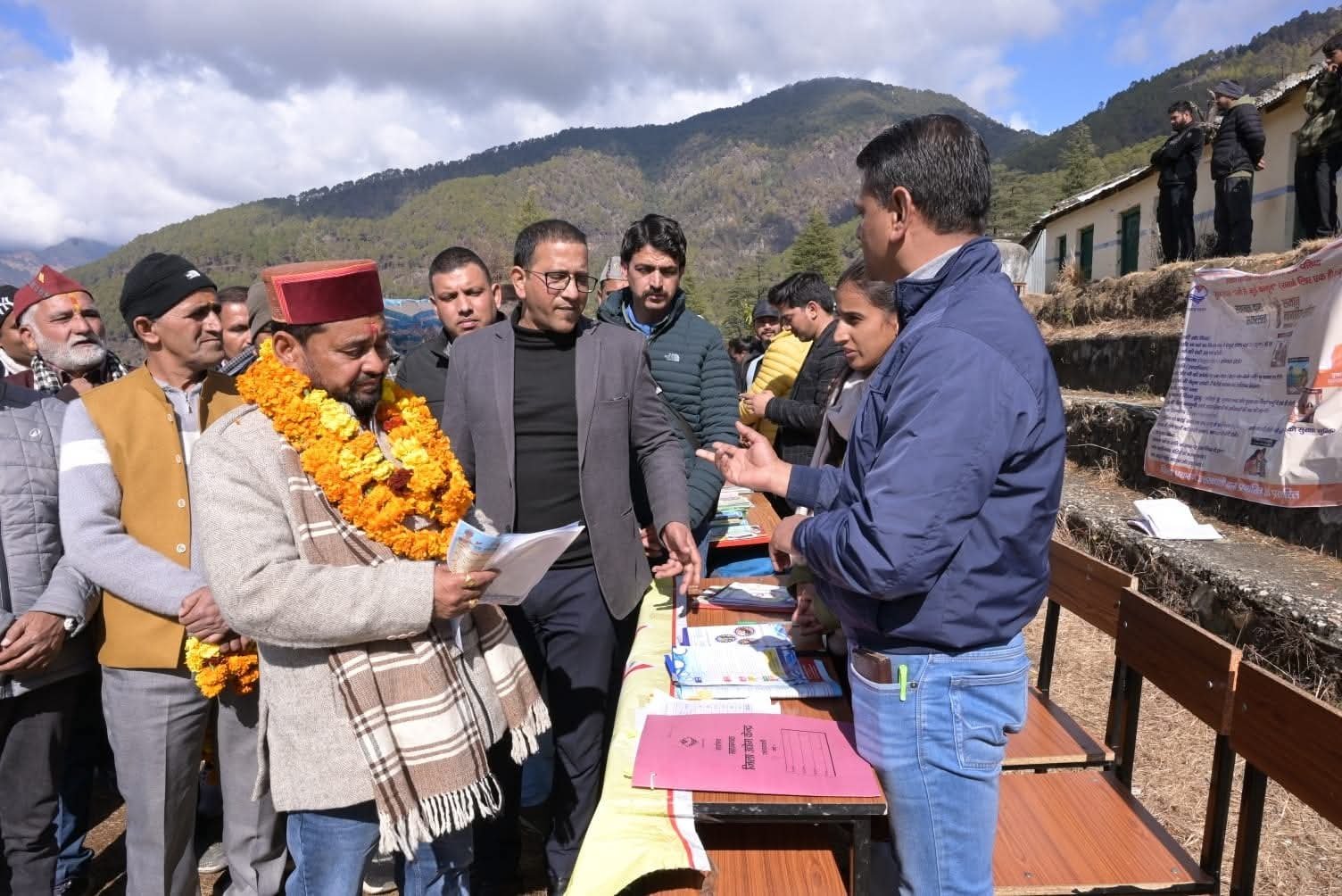 मुख्यमंत्री श्री पुष्कर सिंह धामी के नेतृत्व में राज्य सरकार द्वारा जनकल्याण को सर्वोच्च प्राथमिकता देते हुए चलाए जा रहे “जन-जन की सरकार जन-जन के द्वार” के तहत आयोजित विशेष कैम्पों को जनता का व्यापक समर्थन मिल रहा है