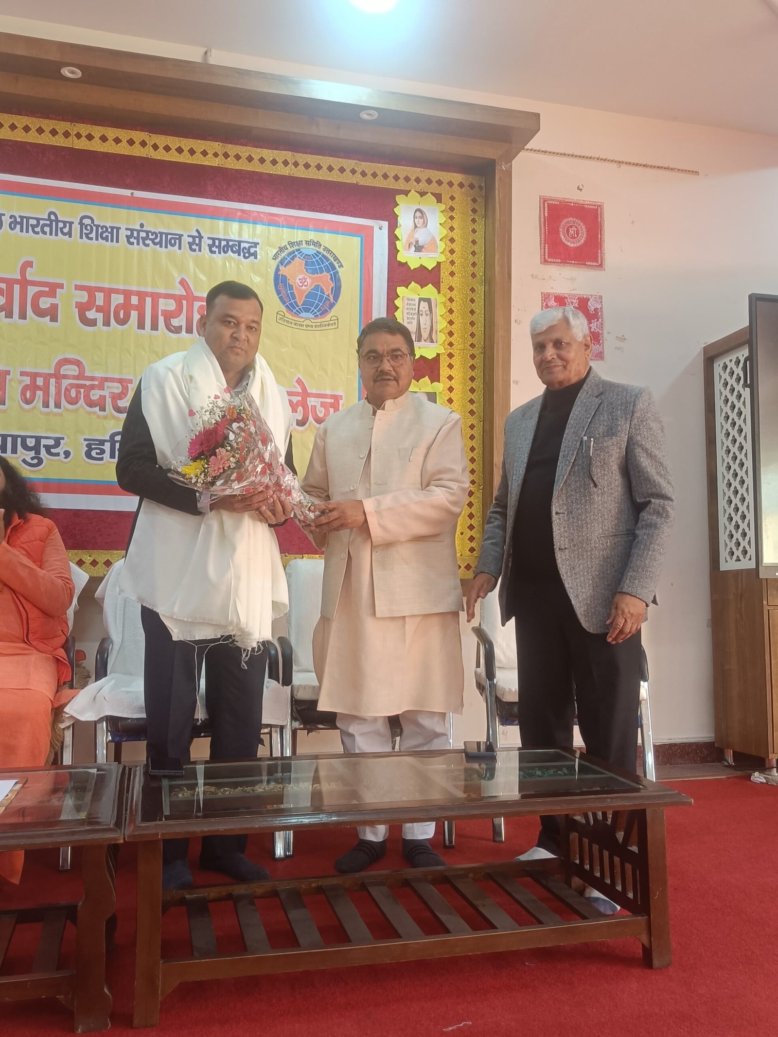 सरस्वती विद्या मंदिर इंटर कॉलेज मायापुर में कक्षा 12 के विद्यार्थियों हेतु आशीर्वाद एवं विदाई समारोह सम्पन्न