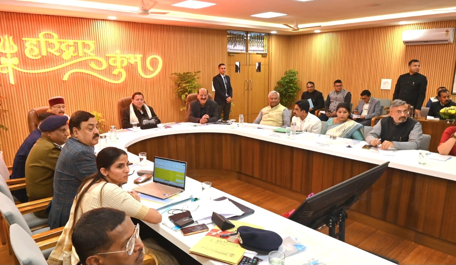 मुख्यमंत्री ने की कुंभ मेला तैयारियों की समीक्षा दिव्य, भव्य और ऐतिहासिक होगा कुंभ मेला : मुख्यमंत्री