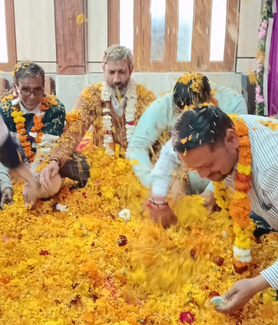 सिटी प्रेस क्लब हरिद्वार ने खेलीफूलों की होली