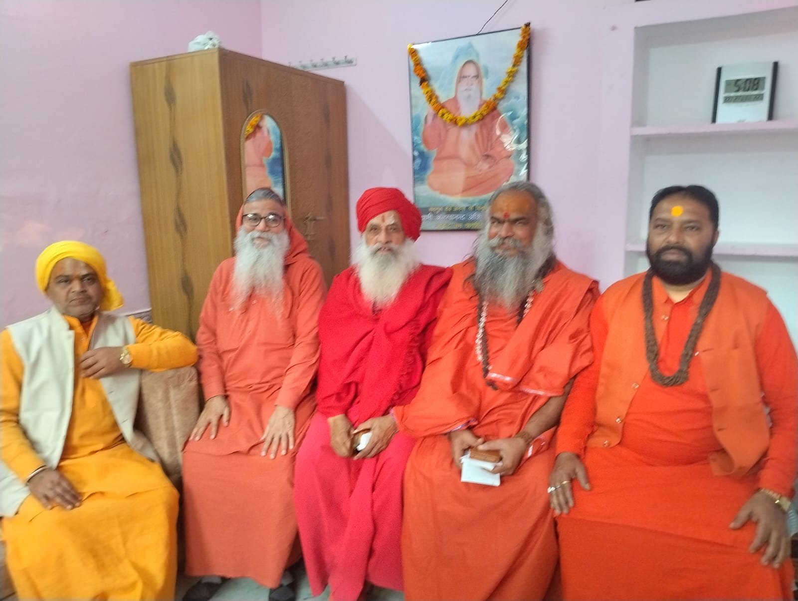 स्वरूपानन्द महाराज के पावन सानिध्य में श्री ज्ञान गंगा गौ सेवा ट्रस्ट में संत महापुरुषों का विशाल समागम