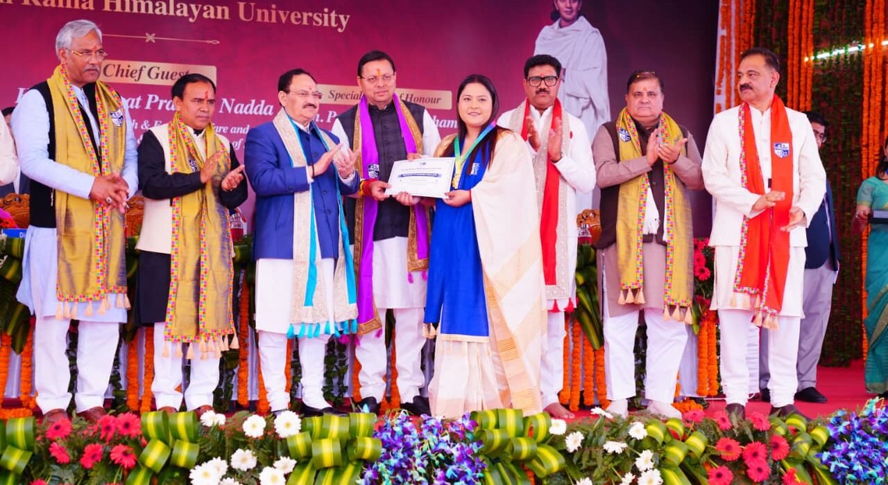 केंद्रीय स्वास्थ्य एवं परिवार कल्याण मंत्री एवं मंत्री जेपी नड्डा और मुख्यमंत्री पुष्कर सिंह धामी ने स्वामी राम हिमालयन विश्वविद्यालय के आठवें दीक्षांत समारोह में क्रमशः मुख्य अतिथि और विशिष्ट अतिथि के रूप में प्रतिभाग किया
