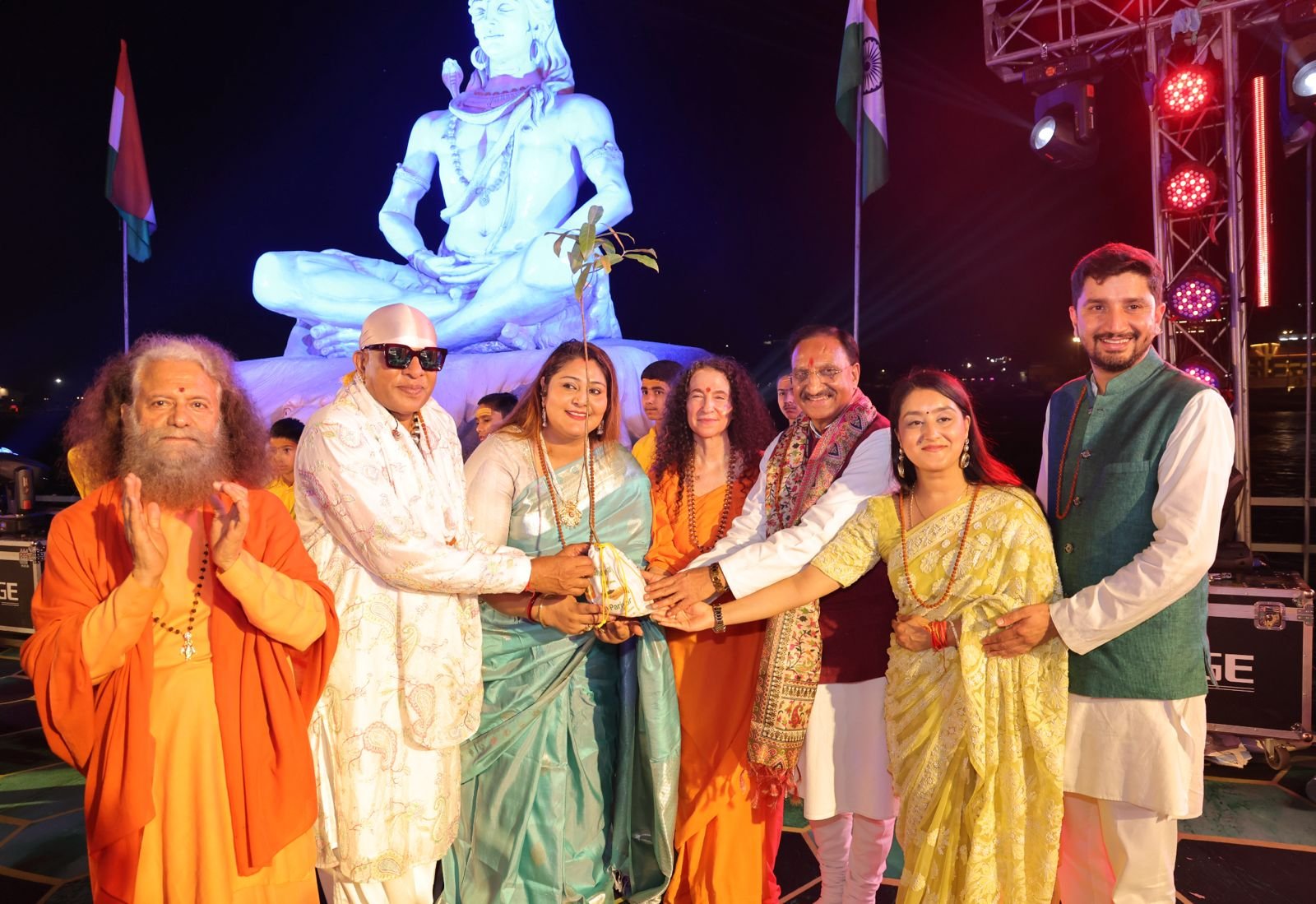 अन्तर्राष्ट्रीय योग महोत्सव 2026 का दीप प्रज्वलित कर विधिवत उद्घाटन