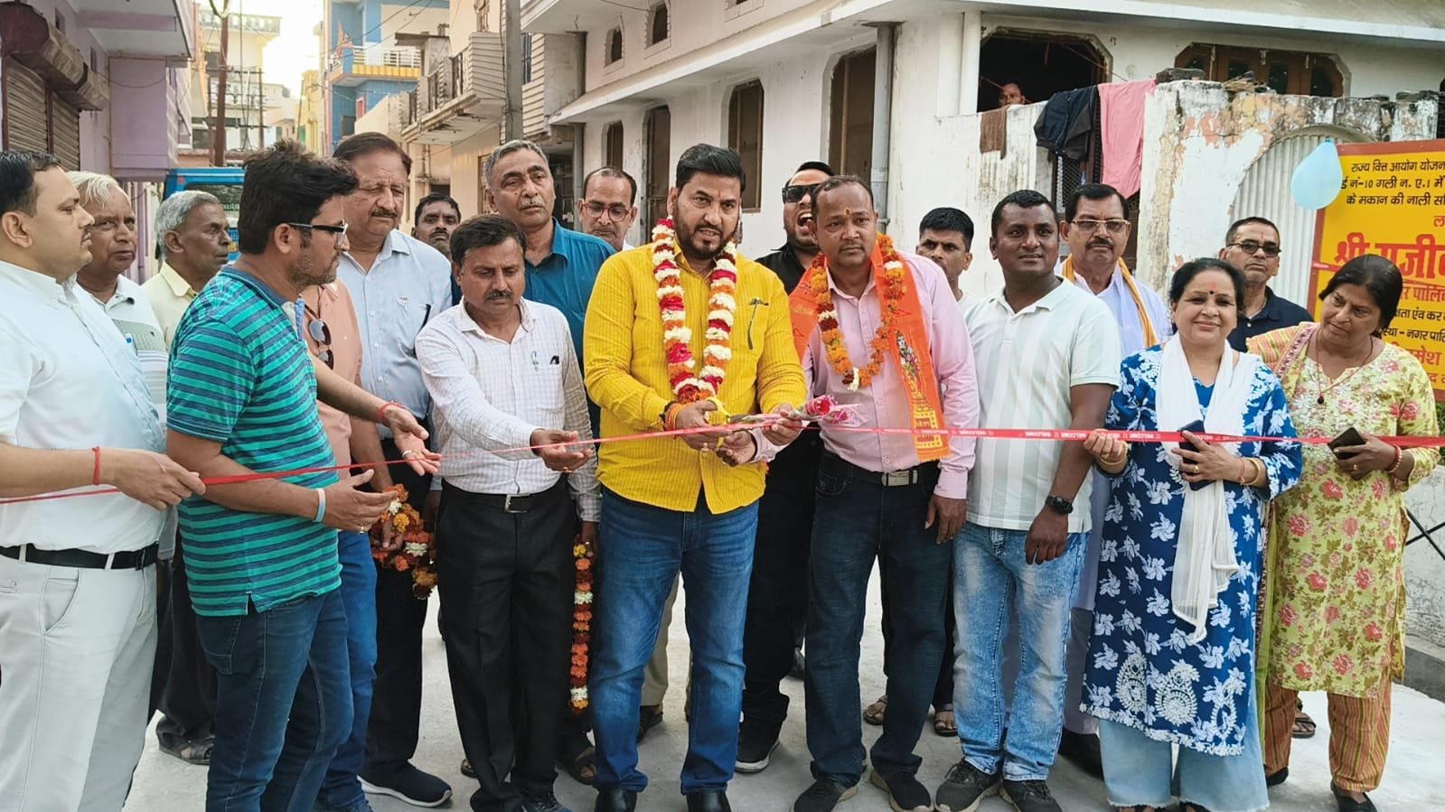 नगर पालिका शिवालिक नगर के अध्यक्ष राजीव शर्मा द्वारा सुभाषनगर वार्ड संख्या–10 की गली संख्या A-1 एवं A-6 में नवनिर्मित अनेक आंतरिक सड़कों के निर्माण कार्य पूर्ण होने पर उनका लोकार्पण किया गया