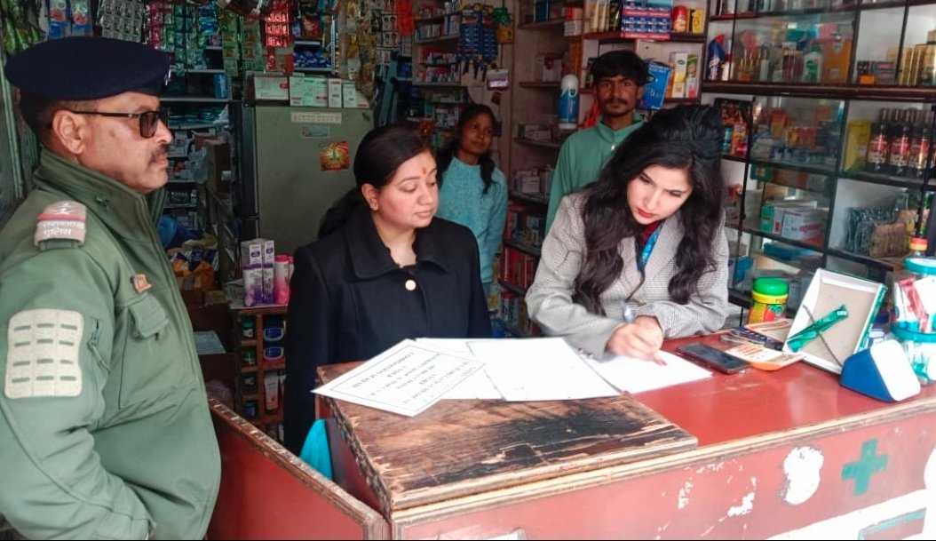 दो मेडिकल स्टोर के निलंबन की संस्तुति की गई