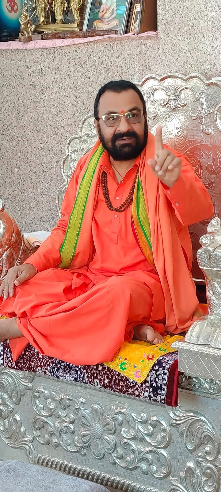 श्री पंचायती अखाड़ा महा निर्वाणी के सचिव श्री महंत रविन्द्र पुरी ने राज्य सरकार द्वारा कुंभ मेले को लेकर की जा रही तैयारियों की सराहना करते हुए मुख्यमंत्री श्री पुष्कर सिंह धामी का धन्यवाद किया