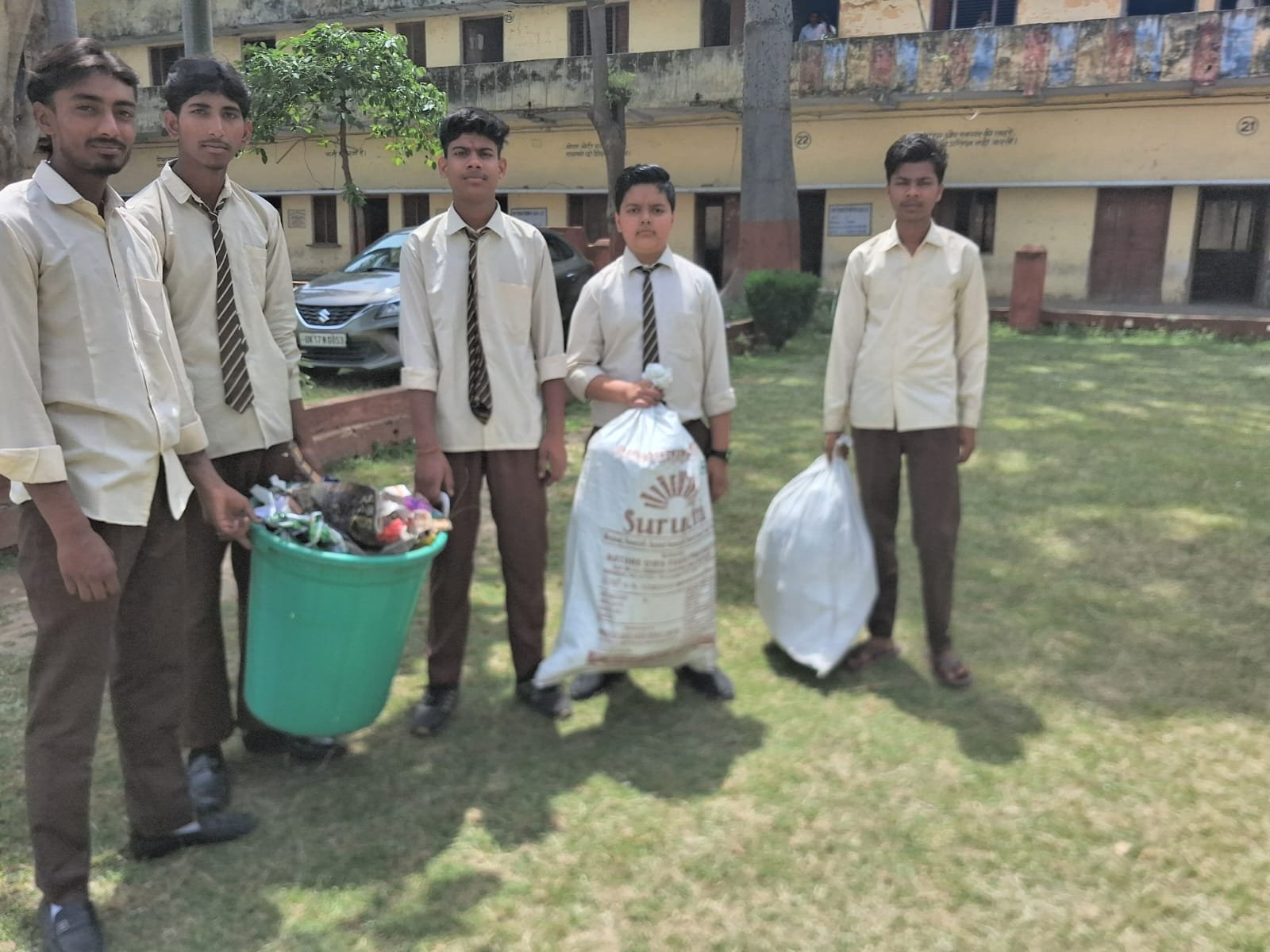 तीर्थ नगरी हरिद्वार को साफ स्वच्छ सुंदर जनपद बनाए जाने के लिए जिलाधिकारी मयूर दीक्षित के निर्देशन में जनपद में चलाया जा रहा वृहद सफाई अभियान