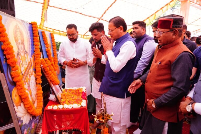 मुख्यमंत्री श्री पुष्कर सिंह धामी ने डी०ए०वी० पीजी कॉलेज, देहरादून में आयोजित छात्रसंघ समारोह में प्रतिभाग करते हुए छात्र-छात्राओं को संबोधित किया