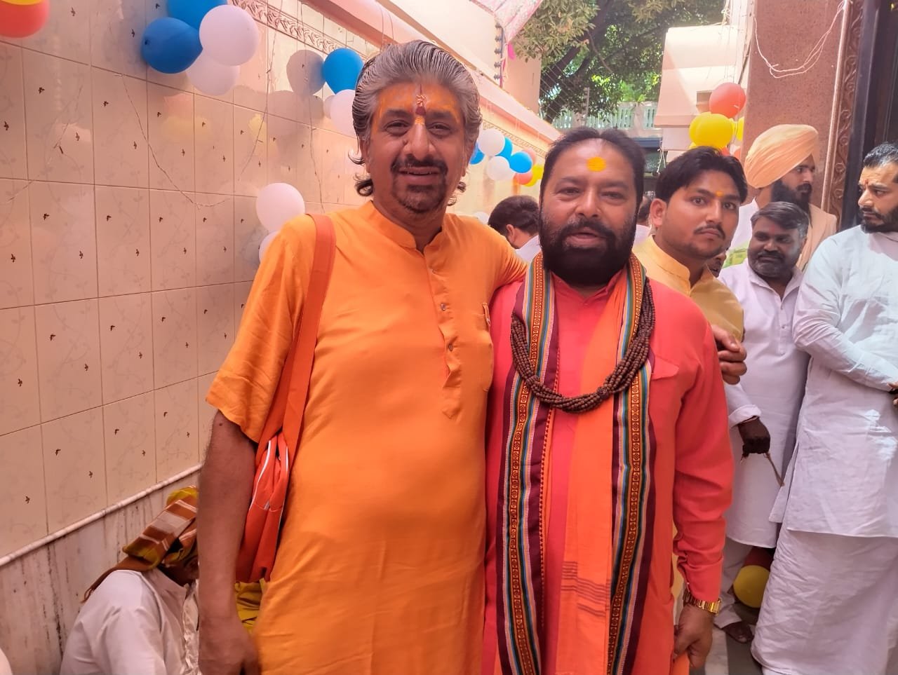 ज्ञान मनुष्य के अंधकार भरे मस्तिष्क में एक दीपक के सामान उदय होकर उसकी बुद्धि का विकास कर देता है : श्री महंत रघुवीर दास महाराज