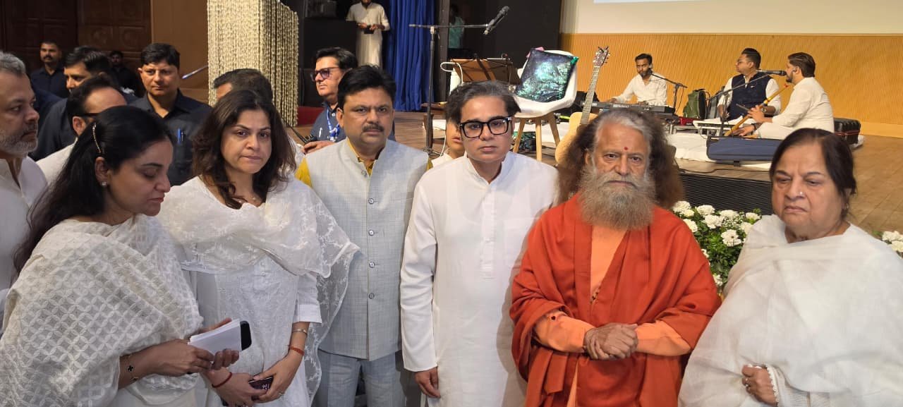 स्वामी चिदानन्द सरस्वती जी ने पूर्व राजयसभा सांसद, पूर्व उपाध्यक्ष, भारतीय जनता पार्टी स्वर्गीय श्री बलबीर पुंज जी के श्रद्धाजंलि समारोह में किया सहभाग