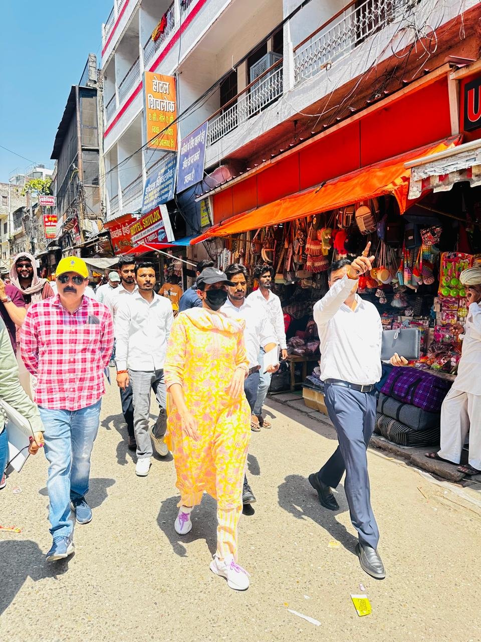 मेलाधिकारी श्रीमती सोनिका ने अनेक क्षेत्रों का पैदल भ्रमण कर तैयारियों को परखा
