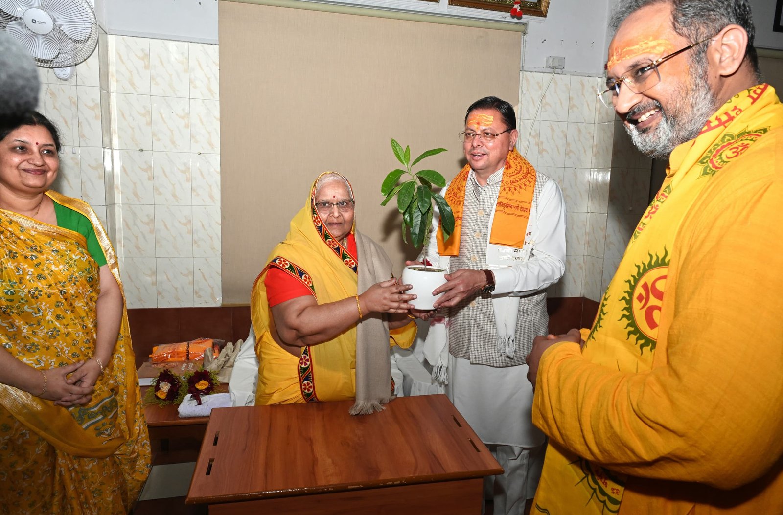 देसंविवि पहुंचे मुख्यमंत्री श्री धामी, प्रज्ञेश्वर महादेव में की विशेष पूजा