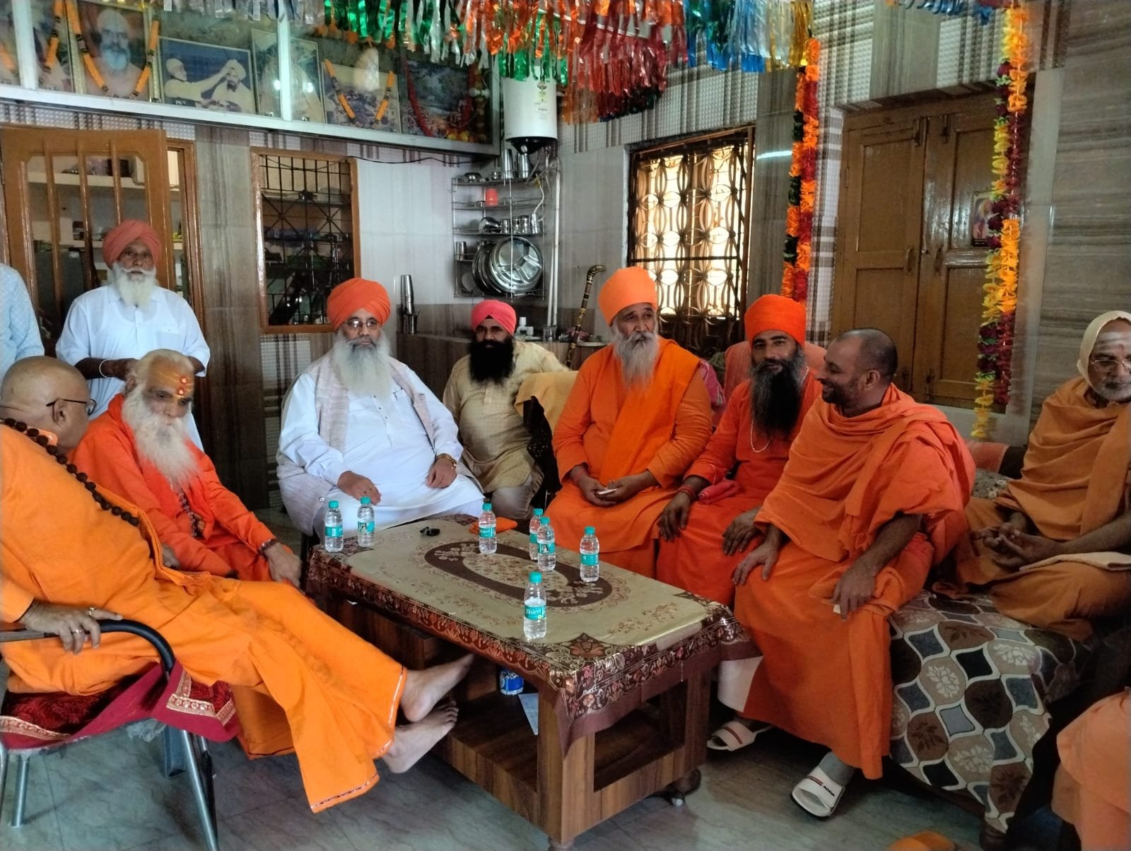श्री साहिब धाम आश्रम में प्रातःस्मरणीय गुरु भगवान ब्रह्मलीन संत स्वरूपदास जी महाराज की पावन कृपा एवं आशीर्वाद से एक विशाल संत समागम तथा संत भंडारे का भव्य आयोजन