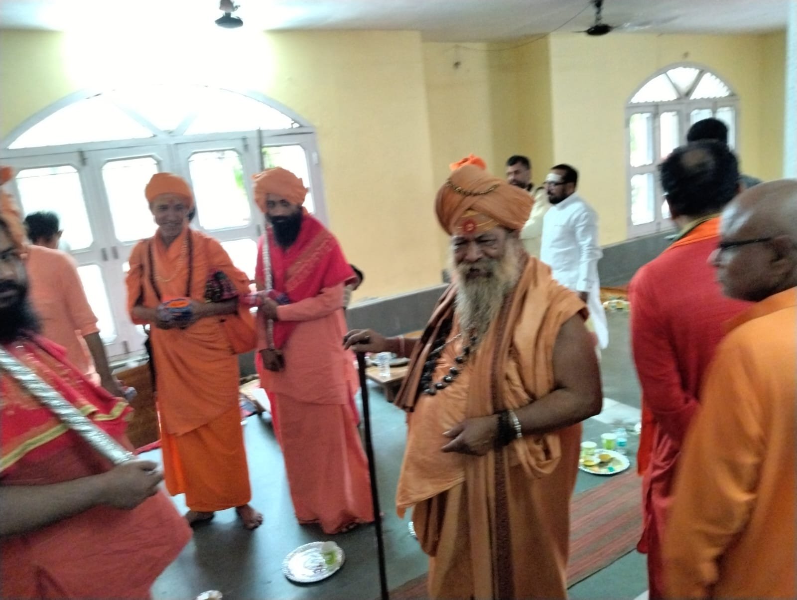 विश्व कल्याण साधना यतन श्री यंत्र मंदिर में प्रातः स्मरणीय गुरु भगवान ब्रह्मलीन निर्वाण पीठाधीश्वर आचार्य महामंडलेश्वर स्वामी विश्वदेवानंद जी महाराज की पावन स्मृति में एक विशाल संत समागम