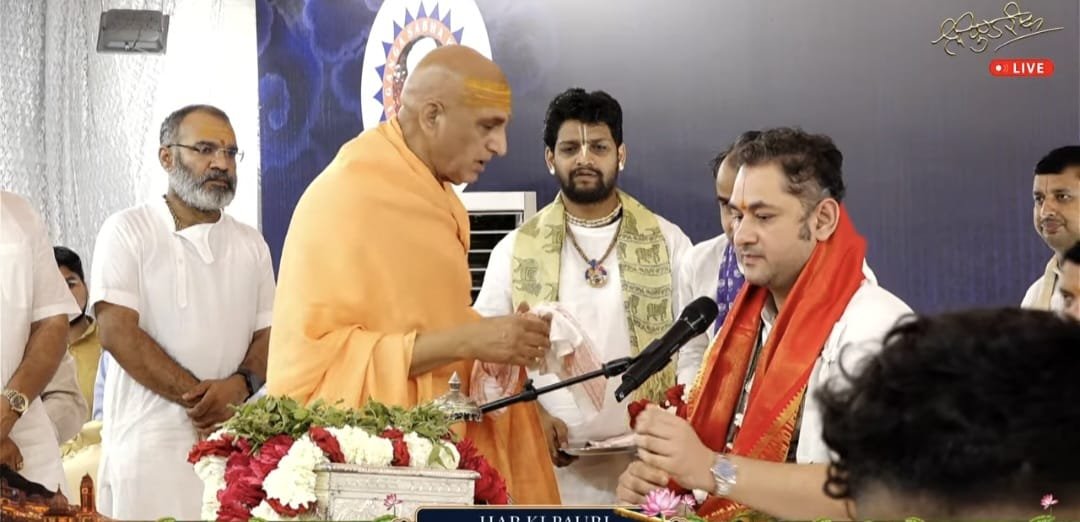 धर्म नगरी इन दिनों श्रद्धा, भक्ति और आध्यात्मिकता का अद्भुत संगम देखने को मिल रहा है