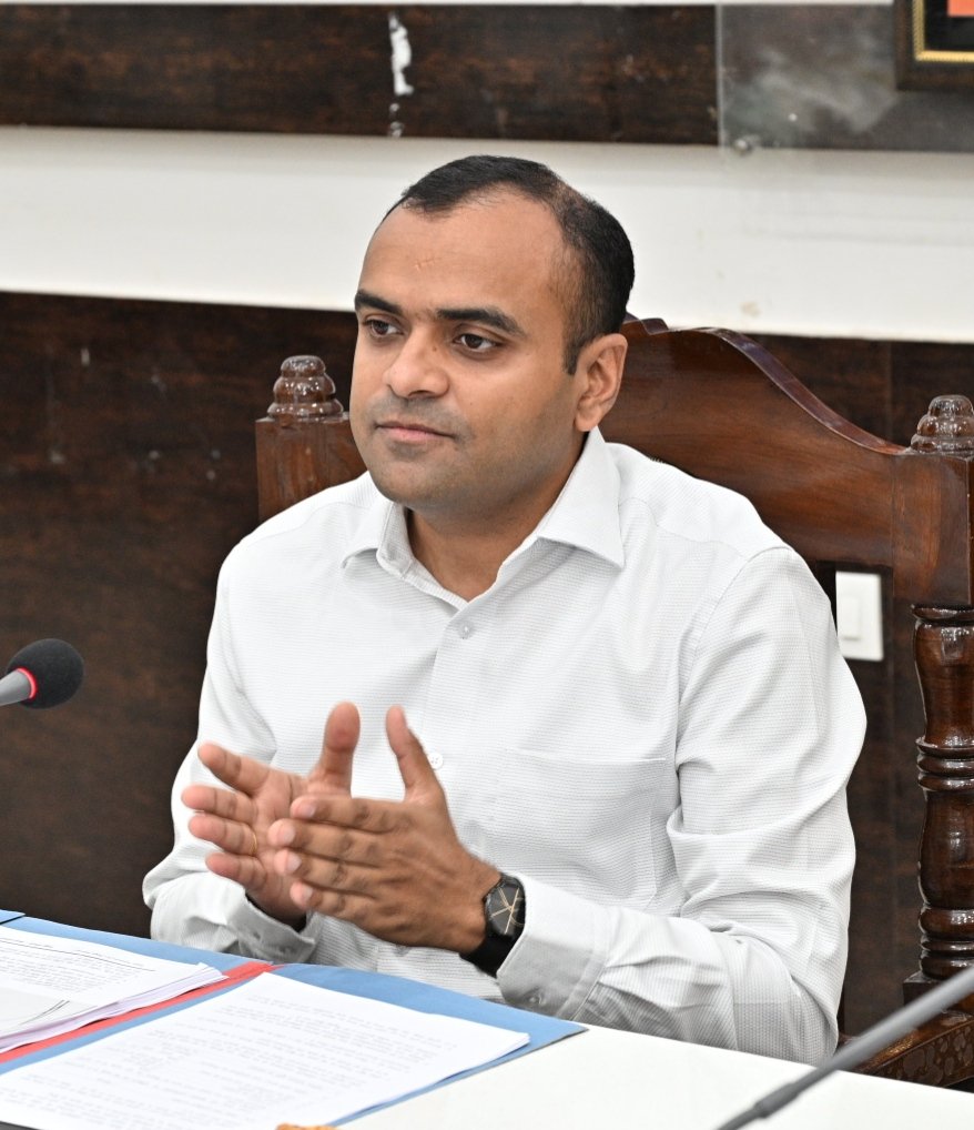 आगामी कांवड़ मेले के दृष्टिगत लोनिवि एवं राष्ट्रीय राजमार्ग को उनके अधीन जो भी सड़के है उनको प्राथमिकता से गड्ढा मुक्त किया जाए जिलाधिकारी