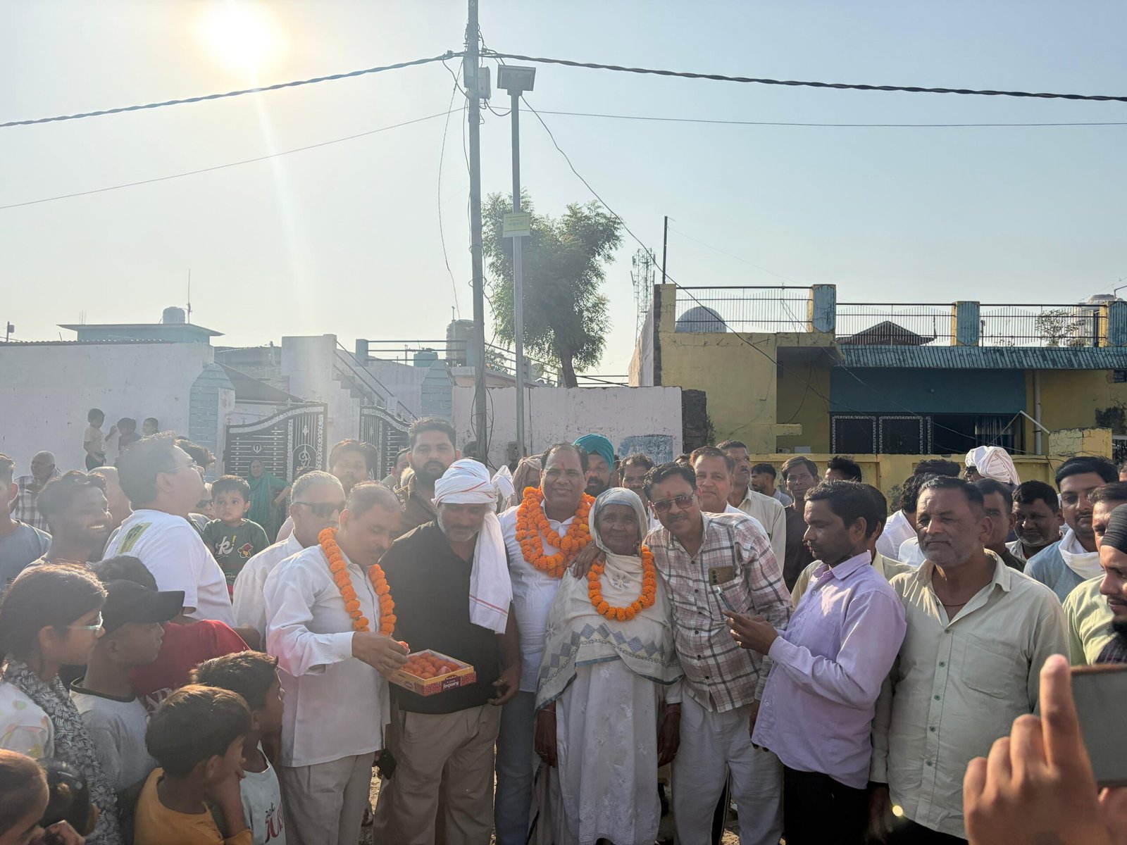 विधायक इंजी रवि बहादुर ने किया 65 लाख रुपये की लागत से बनने वाली सड़को का शिलान्यास