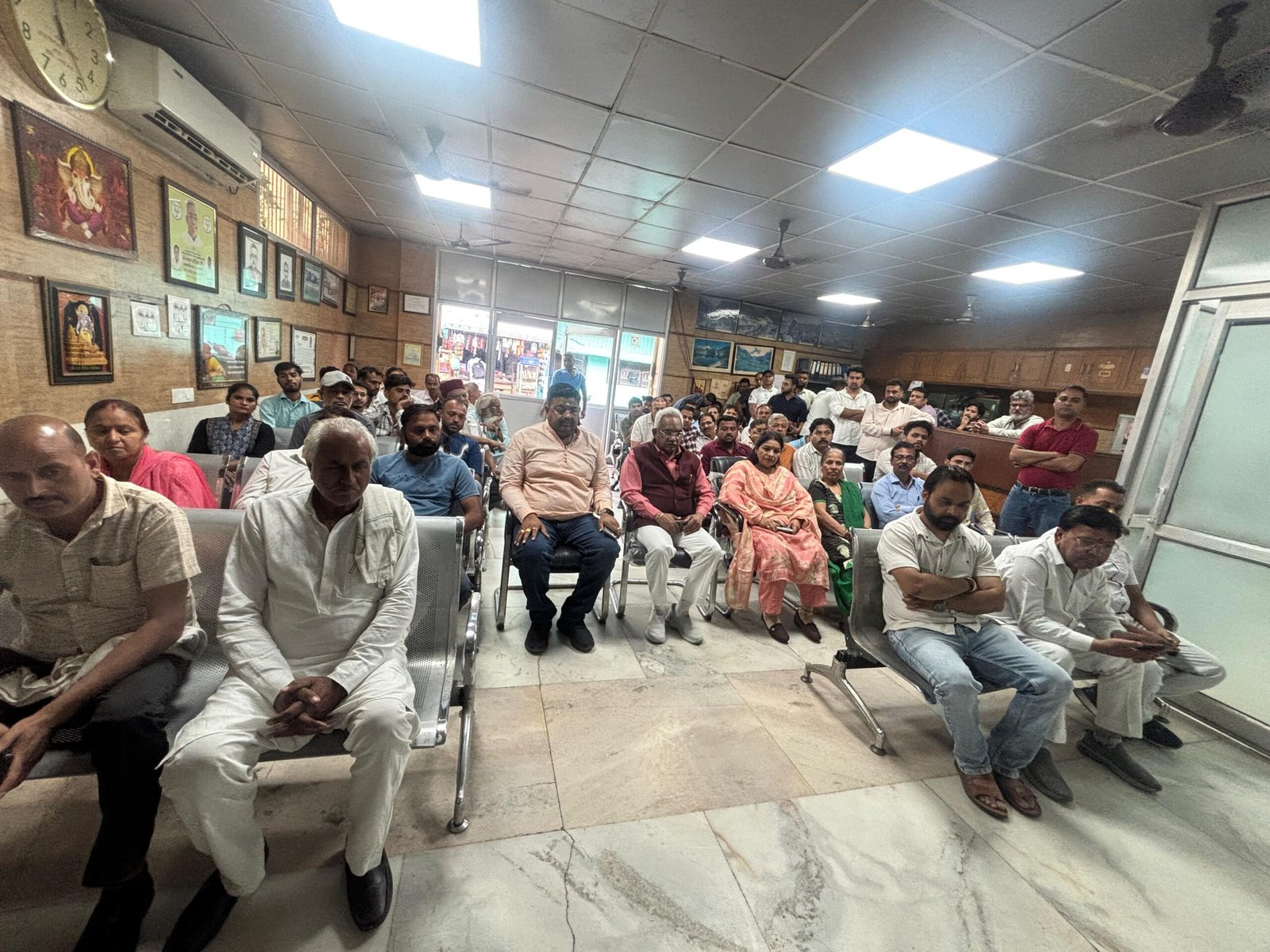 कैबिनेट मंत्री मदन कौशिक एवं महापौर किरण जैसल ने कार्यकर्ताओं एवं नागरिकों के साथ सुनी प्रधानमंत्री नरेंद्र मोदी का ‘मन की बात’ कार्यक्रम
