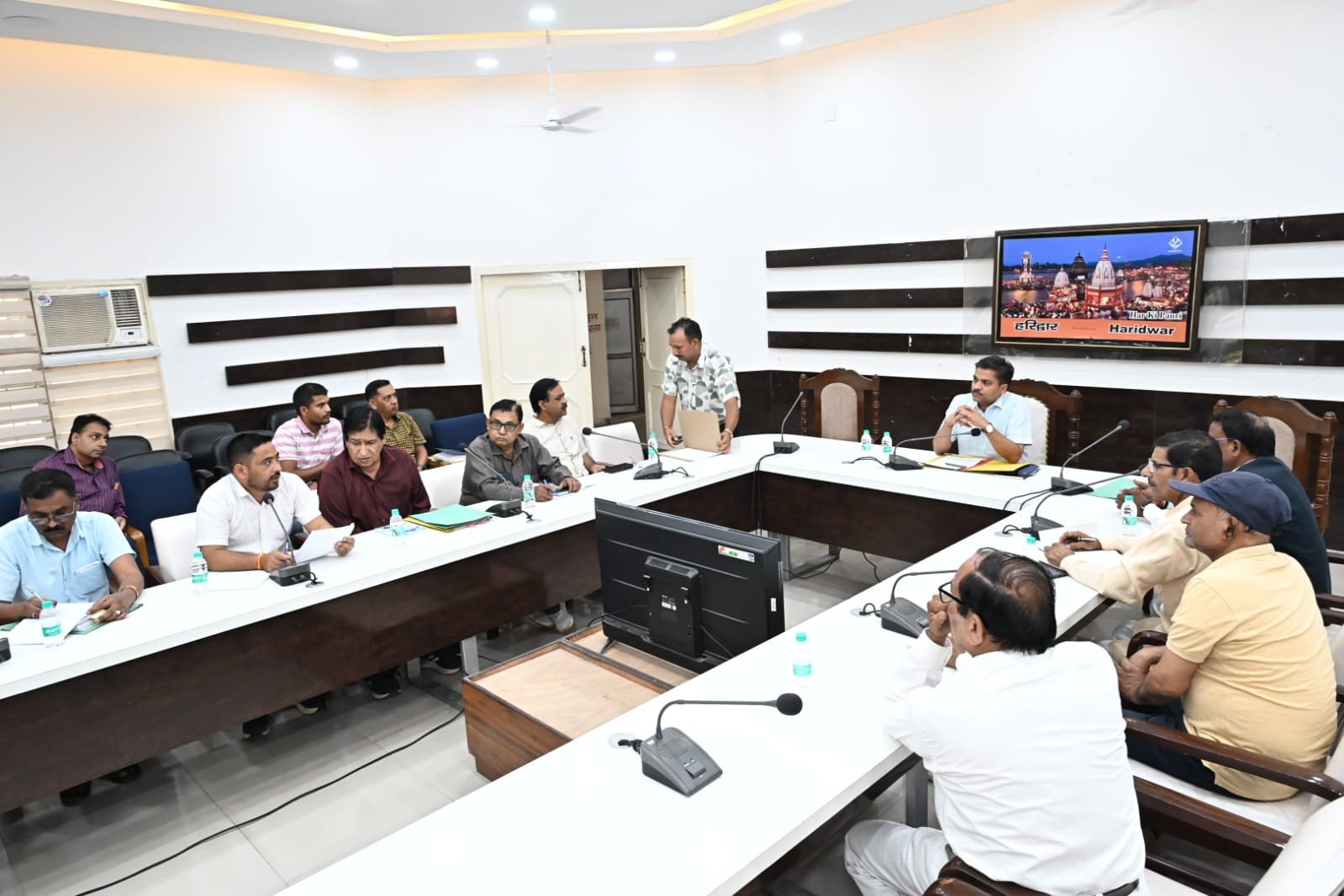 विशेष गहन पुनरीक्षण कार्यक्रम के सफल क्रियान्वयन हेतु अपर जिलाधिकारी प्रशासन के अध्यक्षता में बैठक आयोजित
