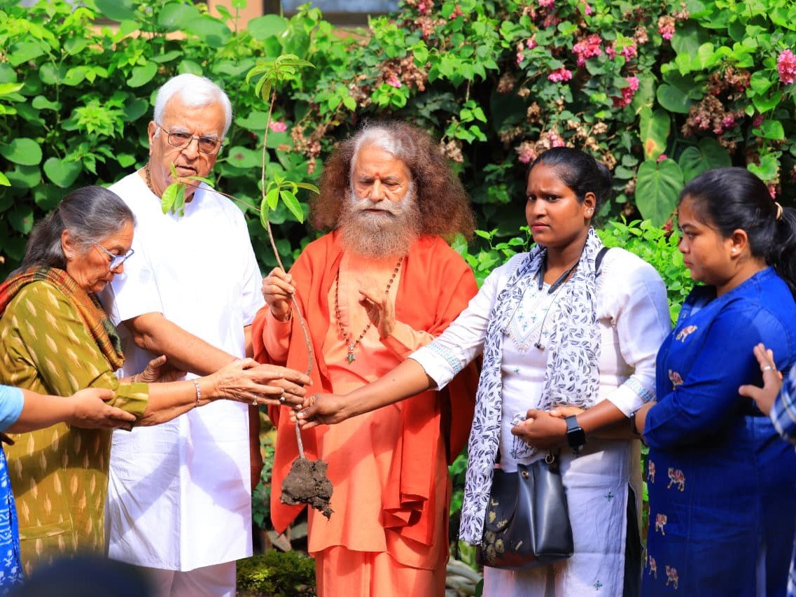 पूज्य स्वामी चिदानन्द सरस्वती जी के अवतरण दिवस से पूर्व परमार्थ निकेतन में दिव्यांगता मुक्त कैम्प एवं हरित सेवा प्रकल्पों का शुभारम्भ