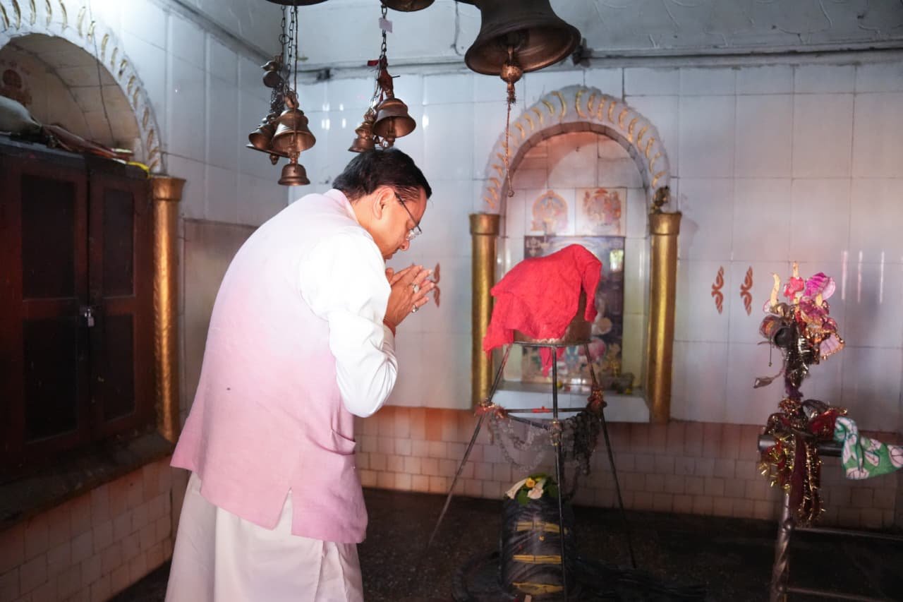 मुख्यमंत्री पुष्कर सिंह धामी ने भगवान भोलेनाथ एवं महाबली हनुमान जी की प्रतिमाओं का किया अनावरण