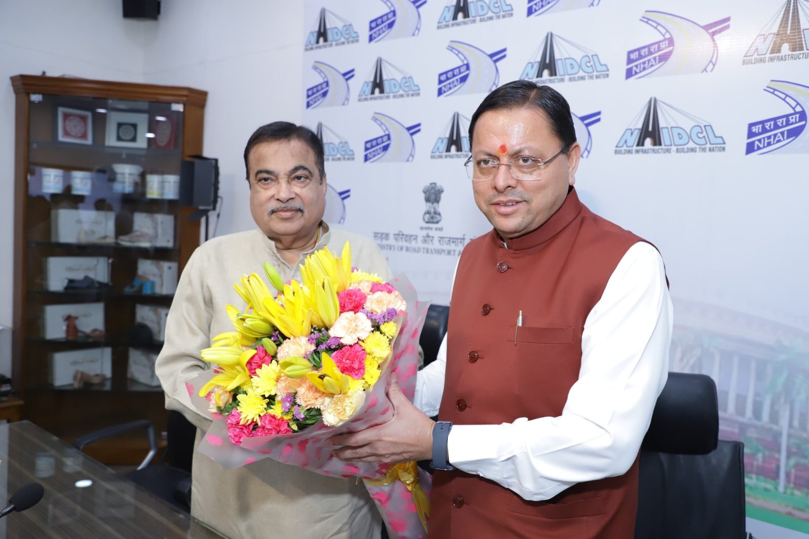 राज्य के सड़क नेटवर्क को सशक्त बनाने के लिए मुख्यमंत्री ने केन्द्रीय मंत्री की अध्यक्षता में आयोजित बैठक में किया प्रतिभाग