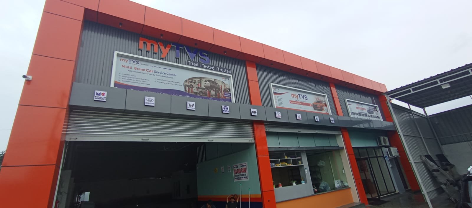 MY TVS Multibrand Car Service Center का भव्य शुभारंभ