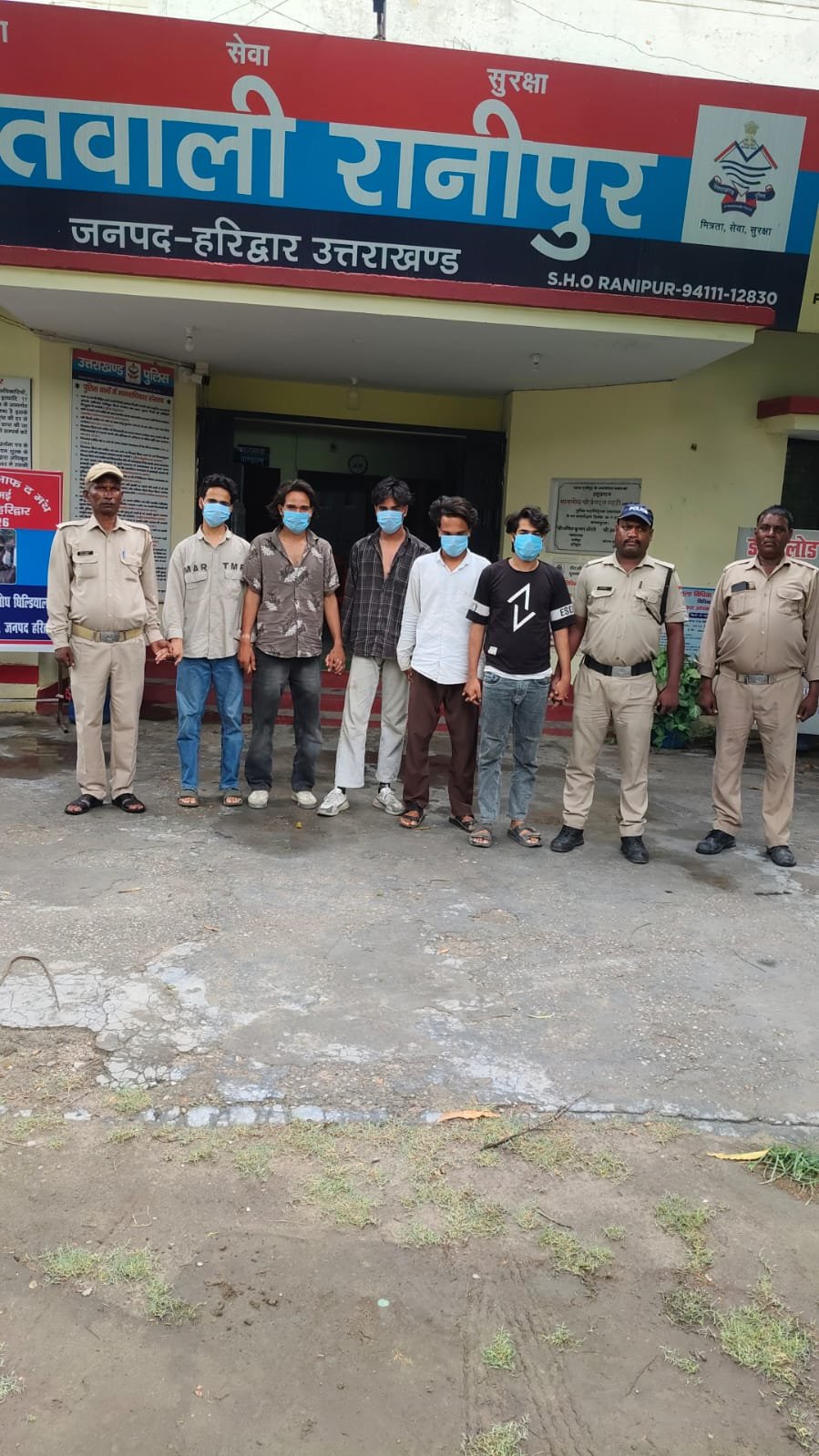 रानीपुर क्षेत्रान्तर्गत ग्राम गोविन्दपुर दादूपुर में एक व्यक्ति के साथ मारपीट, लडाई झगडे में शामिल 05 व्यक्तियो को पुलिस ने लिया हिरासत में