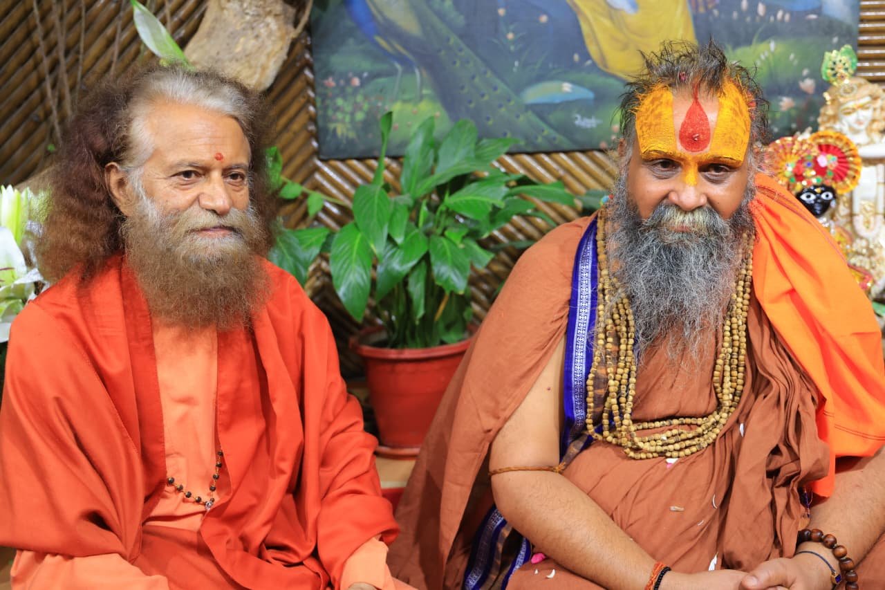 परमार्थ निकेतन में मलूक पीठाधीश्वर पूज्य स्वामी श्री राजेन्द्र दास जी महाराज का दिव्य आगमन