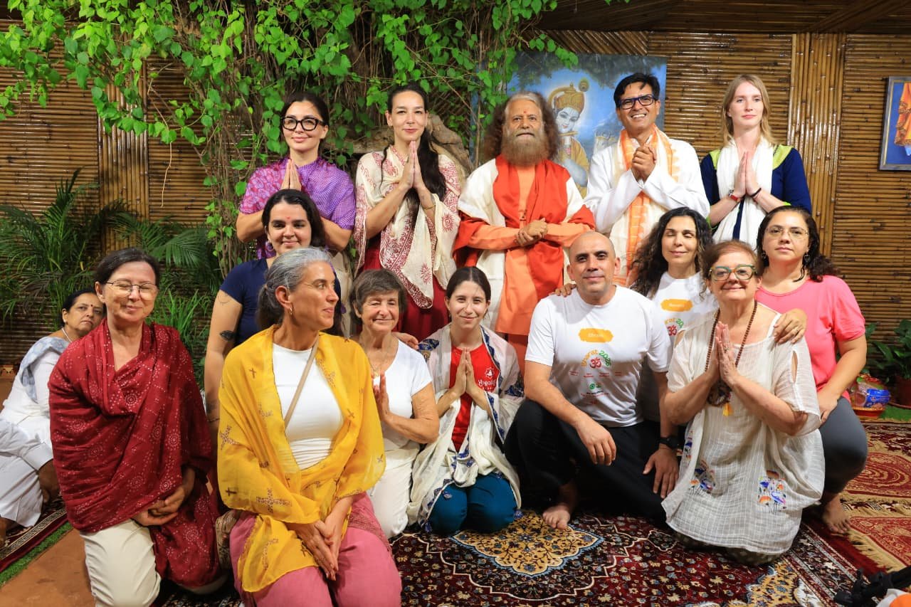 अन्तर्राष्ट्रीय न्याय दिवस एवं विश्व इमोजी दिवस पर पूज्य स्वामी चिदानन्द सरस्वती जी का संदेश- केवल चेहरों पर मुस्कान के इमोजी नहीं, जीवन में न्याय, करुणा और प्रकृति के प्रति उत्तरदायित्व भी व्यक्त करें