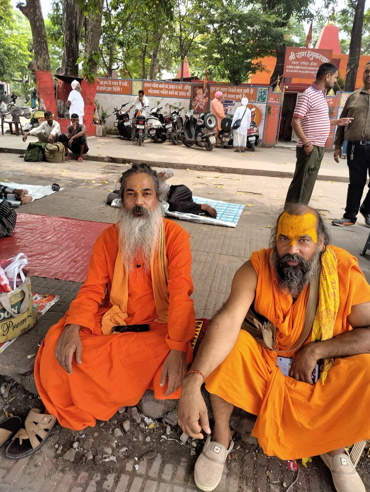 पोता होने की खुशी में कराया भंडारे का आयोजन