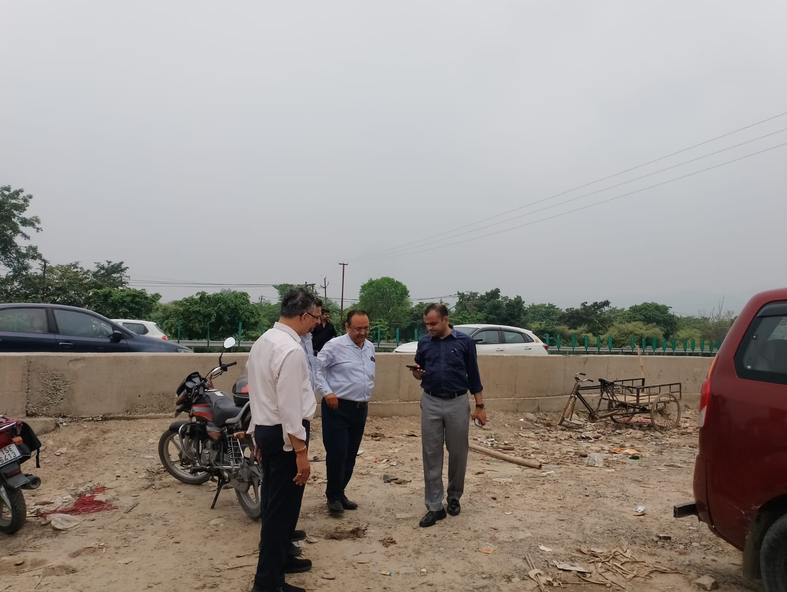 आगामी कांवड़ मेले के दृष्टिगत जिलाधिकारी ने मां चंडी देवी मंदिर का किया स्थलीय निरीक्षण, सफाई एवं सुरक्षा व्यवस्थाओं का लिया जायजा