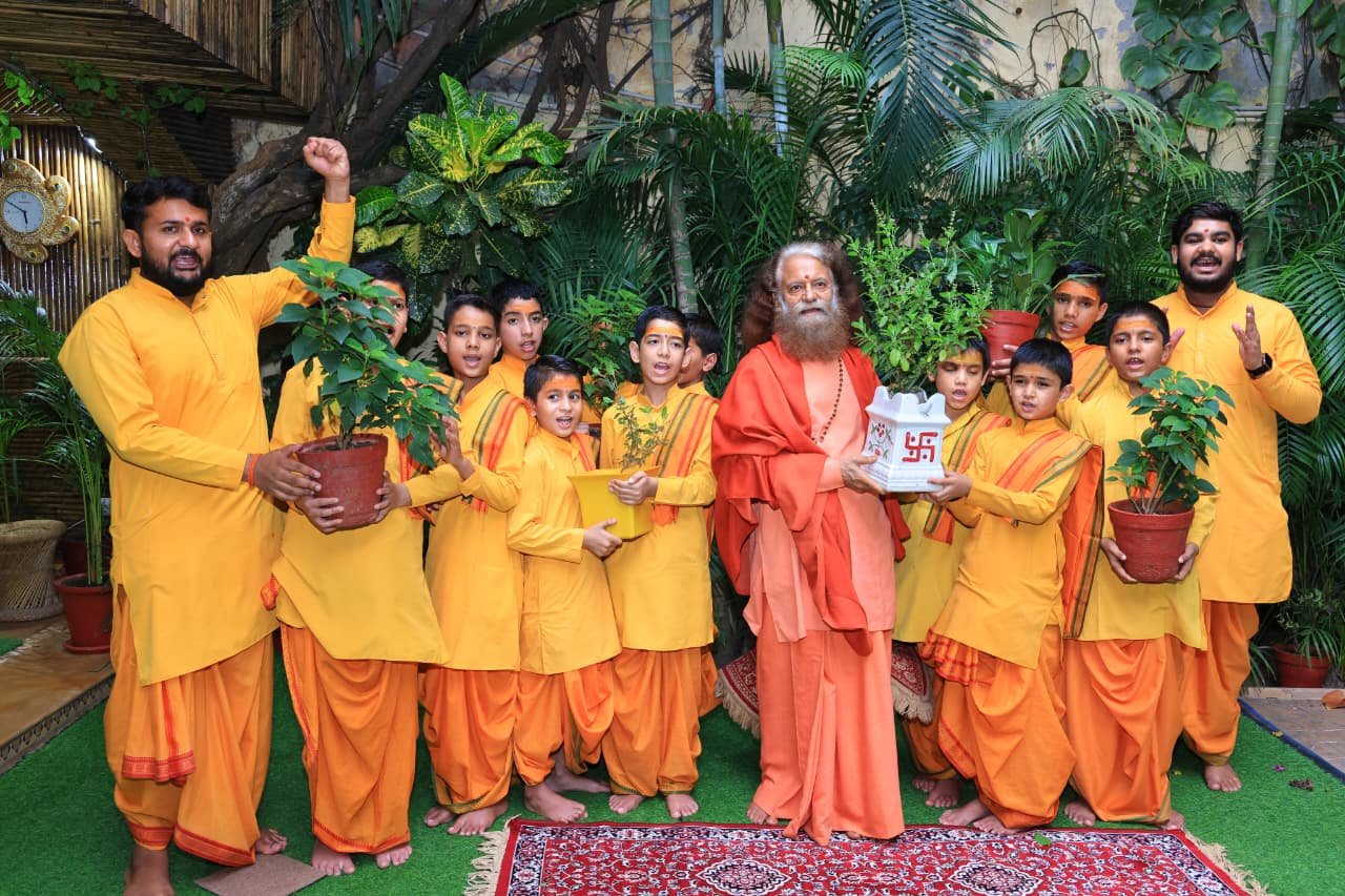 कांवड़ यात्रा स्व से सृष्टि के कल्याण की दिव्य यात्रा* *💥कांवड़ यात्रा : कंधों पर कांवड़ और हृदय में शिवत्व को धारण करने की साधना